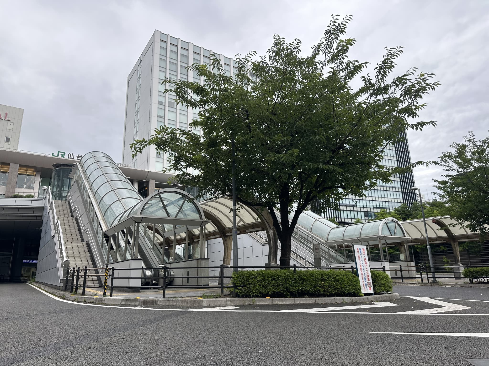 仙台駅東西自由通路拡幅・東口駅ビル新築工事