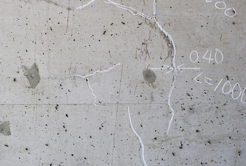 ひび割れを自己修復し劣化の連鎖を断つ